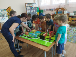 Создание игровых макетов «Наша улица», «Наш микрорайон» Создание игровых макетов «Наша улица», «Наш микрорайон».